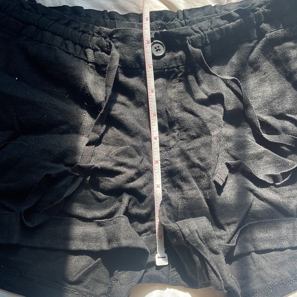 OldNavy Women's Black Linen Shorts - Picture 5 of 7